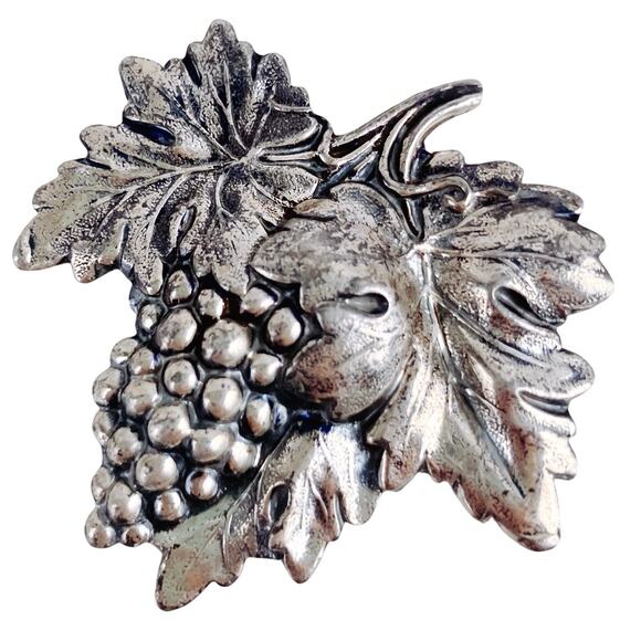 VTG Signed Jewelart Sterling Silver Grapes and Leaf Brooch 40s 50s Nature Pin - Picture 1 of 7